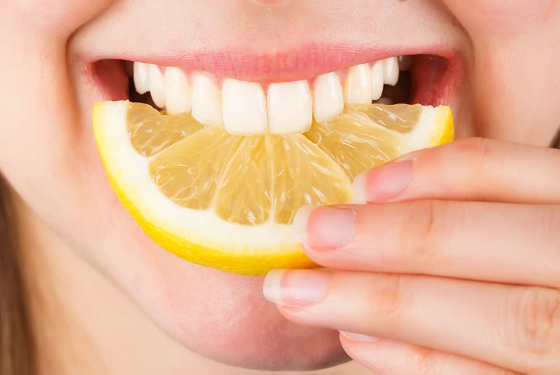 Лимон против зубов