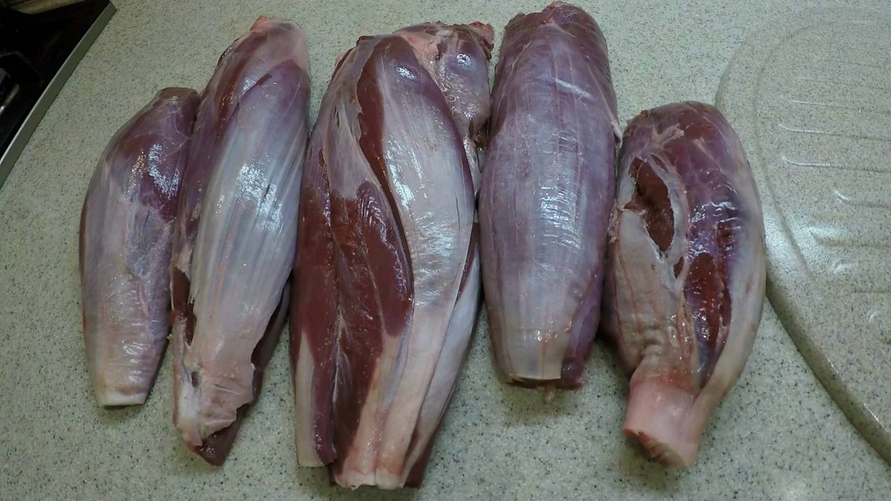 Мясо лося как приготовить мягким и сочным. Приготовленное мясо лося. Мясо из лосятины.